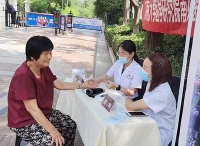 《天使在身邊》公益行&middot;健康義診咨詢活動(dòng)走進(jìn)魯能領(lǐng)秀城