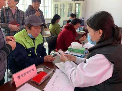 槐蔭區(qū)玉清湖社區(qū)衛(wèi)生服務(wù)中心下村開展聯(lián)合國糖尿病日健康咨詢